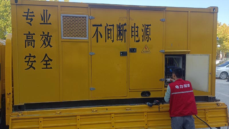 容城柴油发电机组和UPS电源配合使用时，如何避免切换过程中的电力中断？